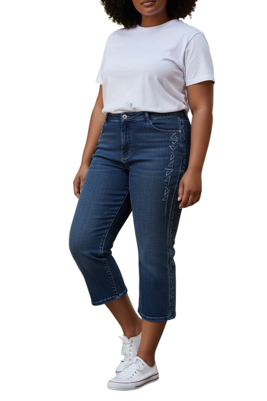 Miaoni Embroidered Capri Blue Jeans Size 18